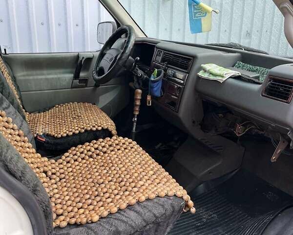 Белый Фольксваген Transporter, объемом двигателя 1.9 л и пробегом 300 тыс. км за 3000 $, фото 5 на Automoto.ua