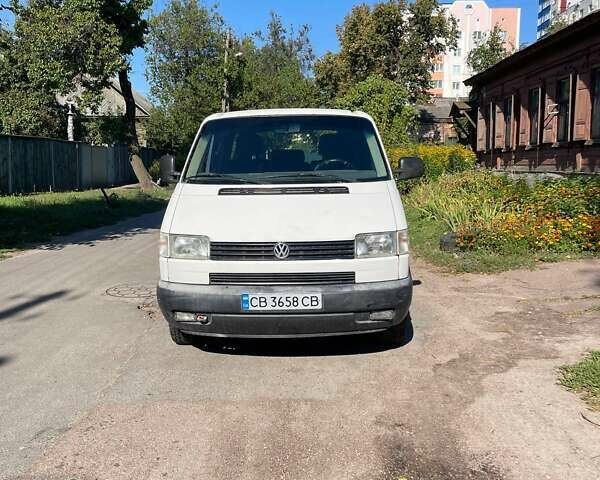 Белый Фольксваген Transporter, объемом двигателя 2.4 л и пробегом 400 тыс. км за 4000 $, фото 1 на Automoto.ua