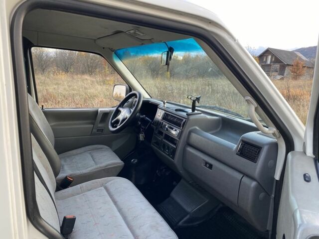 Белый Фольксваген Transporter, объемом двигателя 2.5 л и пробегом 400 тыс. км за 5150 $, фото 8 на Automoto.ua