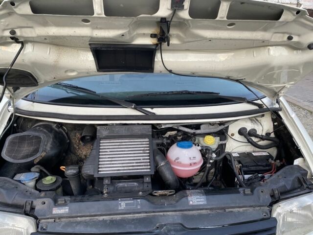 Белый Фольксваген Transporter, объемом двигателя 2.5 л и пробегом 400 тыс. км за 5150 $, фото 15 на Automoto.ua