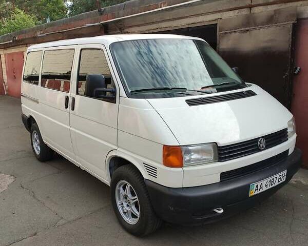 Белый Фольксваген Transporter, объемом двигателя 2.46 л и пробегом 300 тыс. км за 6504 $, фото 1 на Automoto.ua