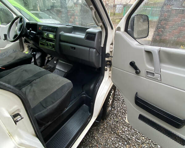 Білий Фольксваген Transporter, об'ємом двигуна 2.4 л та пробігом 420 тис. км за 4200 $, фото 6 на Automoto.ua