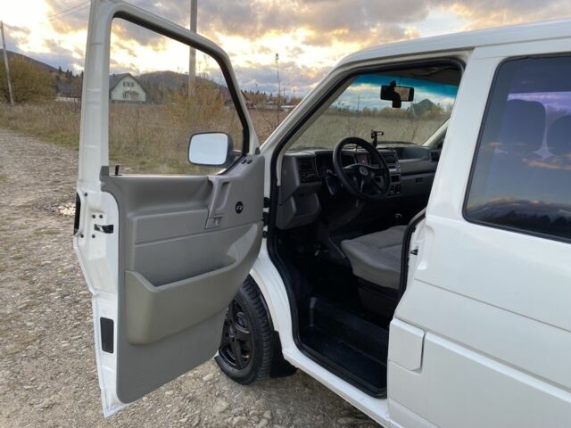 Белый Фольксваген Transporter, объемом двигателя 2.5 л и пробегом 400 тыс. км за 5150 $, фото 10 на Automoto.ua