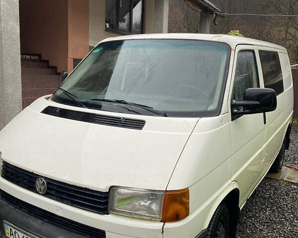 Білий Фольксваген Transporter, об'ємом двигуна 2.4 л та пробігом 420 тис. км за 4200 $, фото 1 на Automoto.ua