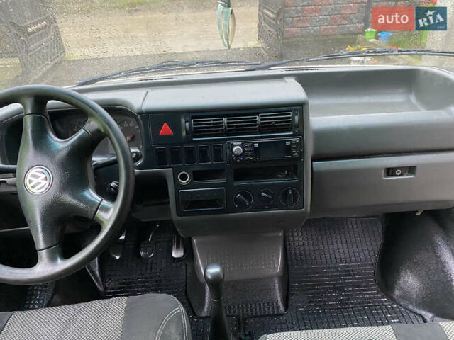 Білий Фольксваген Transporter, об'ємом двигуна 2.4 л та пробігом 420 тис. км за 4200 $, фото 4 на Automoto.ua