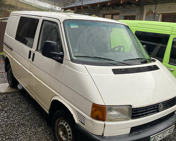Білий Фольксваген Transporter, об'ємом двигуна 2.4 л та пробігом 420 тис. км за 4200 $, фото 2 на Automoto.ua