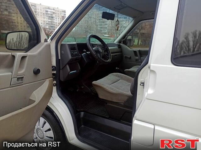 Белый Фольксваген Transporter, объемом двигателя 1.9 л и пробегом 400 тыс. км за 5999 $, фото 9 на Automoto.ua