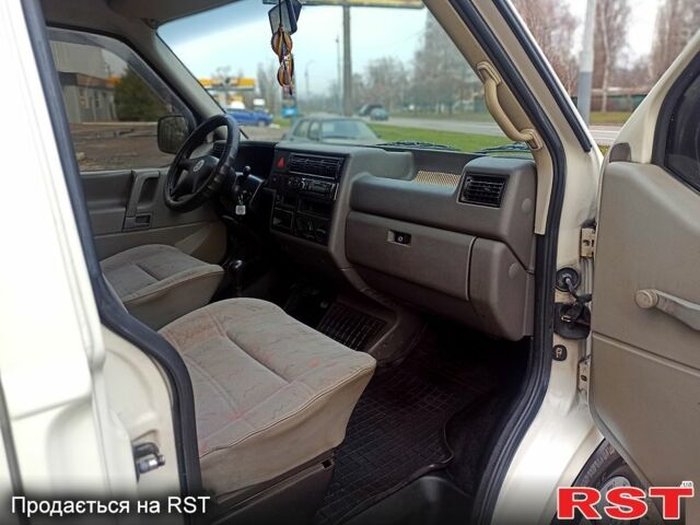 Белый Фольксваген Transporter, объемом двигателя 1.9 л и пробегом 400 тыс. км за 5999 $, фото 10 на Automoto.ua