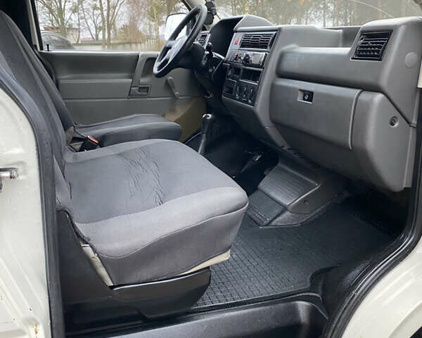 Белый Фольксваген Transporter, объемом двигателя 2.5 л и пробегом 300 тыс. км за 5400 $, фото 11 на Automoto.ua