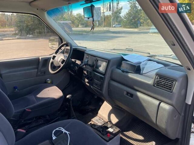 Белый Фольксваген Transporter, объемом двигателя 2.5 л и пробегом 550 тыс. км за 5500 $, фото 10 на Automoto.ua