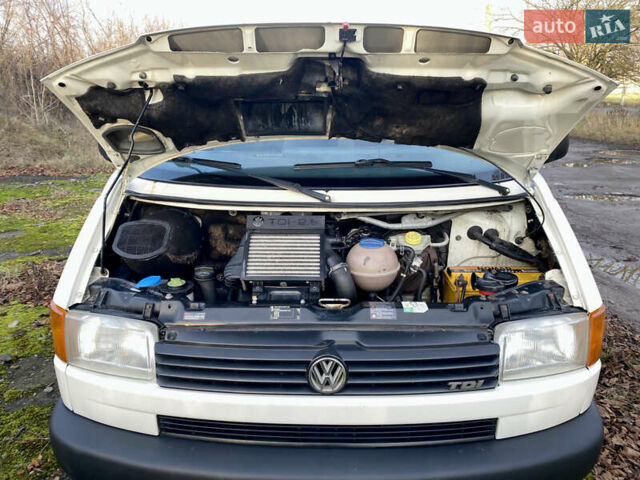 Білий Фольксваген Transporter, об'ємом двигуна 2.5 л та пробігом 323 тис. км за 5800 $, фото 13 на Automoto.ua