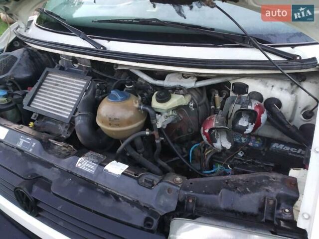 Білий Фольксваген Transporter, об'ємом двигуна 2.5 л та пробігом 480 тис. км за 7400 $, фото 5 на Automoto.ua