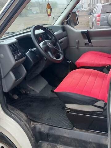 Білий Фольксваген Transporter, об'ємом двигуна 2.5 л та пробігом 315 тис. км за 6800 $, фото 9 на Automoto.ua