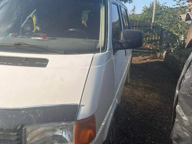 Белый Фольксваген Transporter, объемом двигателя 1.9 л и пробегом 400 тыс. км за 4600 $, фото 1 на Automoto.ua