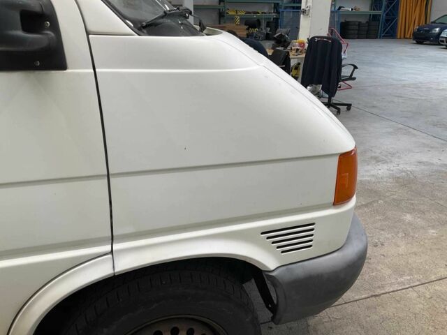 Белый Фольксваген Transporter, объемом двигателя 2.5 л и пробегом 183 тыс. км за 5219 $, фото 2 на Automoto.ua