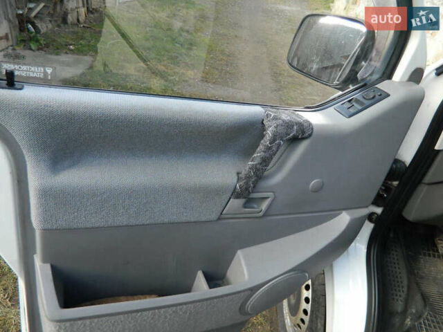 Белый Фольксваген Transporter, объемом двигателя 2.5 л и пробегом 511 тыс. км за 5500 $, фото 7 на Automoto.ua