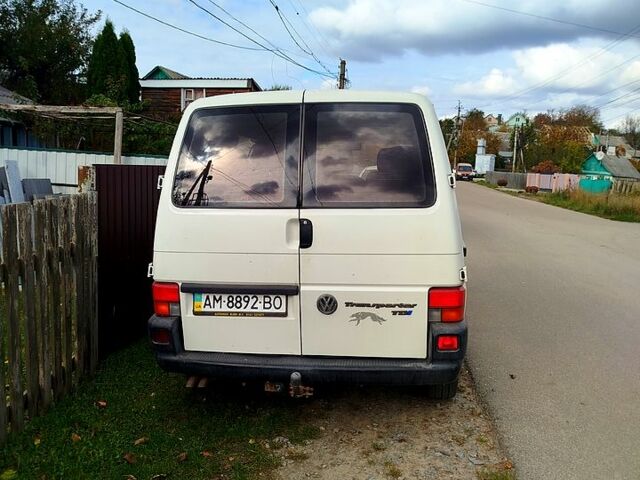 Белый Фольксваген Transporter, объемом двигателя 2.5 л и пробегом 250 тыс. км за 5300 $, фото 2 на Automoto.ua