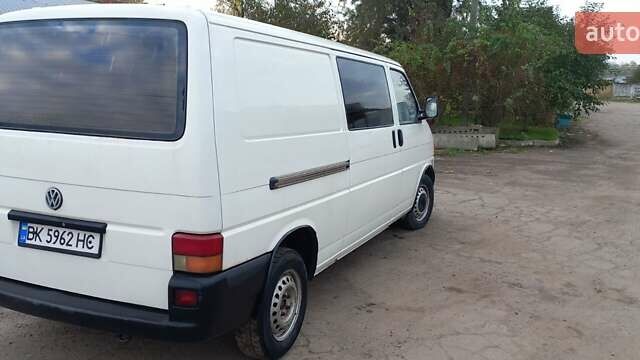 Білий Фольксваген Transporter, об'ємом двигуна 2.5 л та пробігом 315 тис. км за 6800 $, фото 2 на Automoto.ua