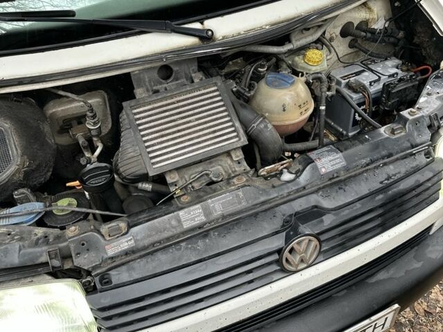 Білий Фольксваген Transporter, об'ємом двигуна 2.5 л та пробігом 390 тис. км за 4450 $, фото 11 на Automoto.ua