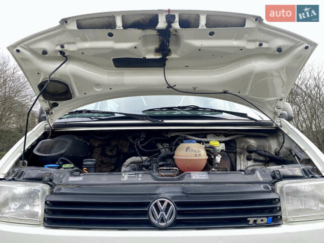 Білий Фольксваген Transporter, об'ємом двигуна 2.5 л та пробігом 278 тис. км за 5999 $, фото 42 на Automoto.ua