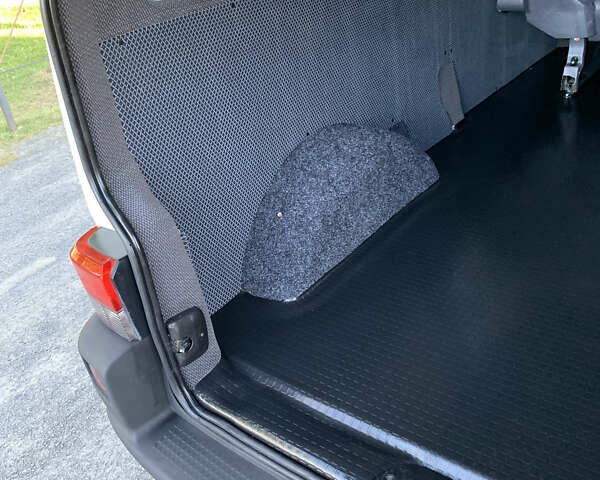 Белый Фольксваген Transporter, объемом двигателя 2.5 л и пробегом 400 тыс. км за 6700 $, фото 13 на Automoto.ua