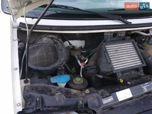 Білий Фольксваген Transporter, об'ємом двигуна 2.5 л та пробігом 480 тис. км за 7400 $, фото 1 на Automoto.ua