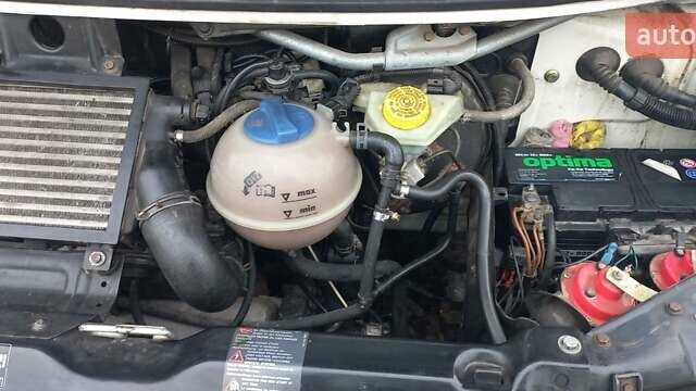 Білий Фольксваген Transporter, об'ємом двигуна 2.5 л та пробігом 315 тис. км за 6800 $, фото 5 на Automoto.ua