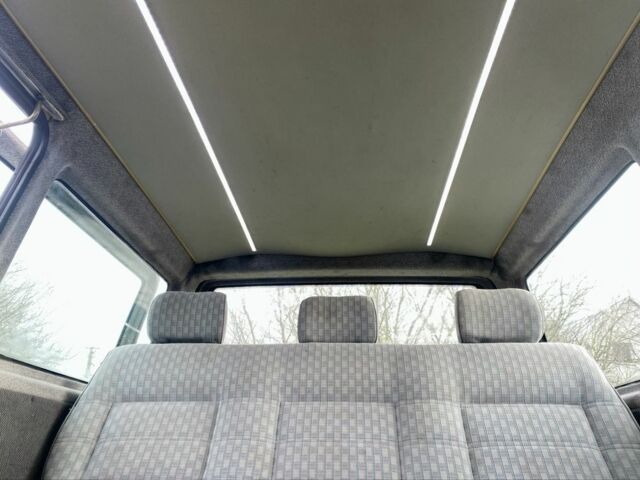 Білий Фольксваген Transporter, об'ємом двигуна 2.5 л та пробігом 278 тис. км за 5999 $, фото 21 на Automoto.ua