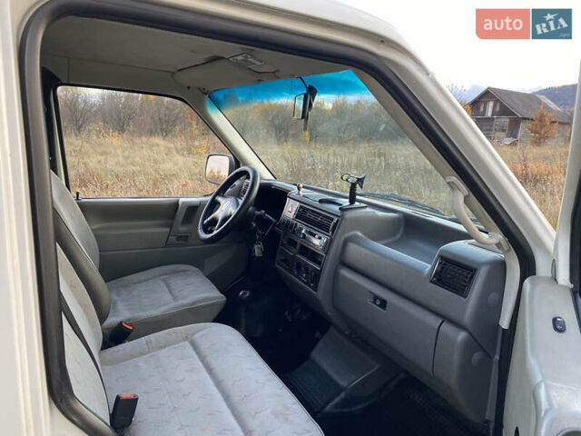 Белый Фольксваген Transporter, объемом двигателя 2.5 л и пробегом 400 тыс. км за 4950 $, фото 8 на Automoto.ua