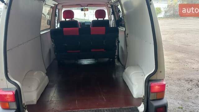 Білий Фольксваген Transporter, об'ємом двигуна 2.5 л та пробігом 315 тис. км за 6800 $, фото 14 на Automoto.ua