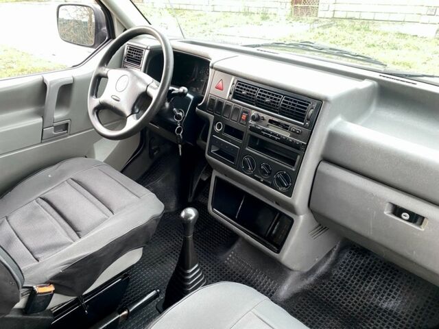 Білий Фольксваген Transporter, об'ємом двигуна 2.5 л та пробігом 278 тис. км за 5999 $, фото 23 на Automoto.ua