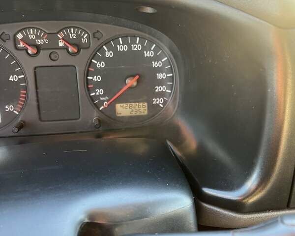 Білий Фольксваген Transporter, об'ємом двигуна 2.5 л та пробігом 428 тис. км за 5200 $, фото 1 на Automoto.ua