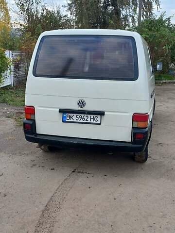 Білий Фольксваген Transporter, об'ємом двигуна 2.5 л та пробігом 315 тис. км за 6800 $, фото 3 на Automoto.ua