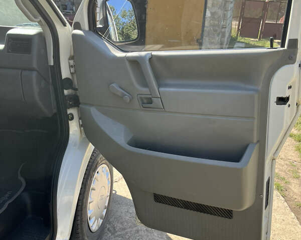 Белый Фольксваген Transporter, объемом двигателя 1.9 л и пробегом 277 тыс. км за 6000 $, фото 20 на Automoto.ua