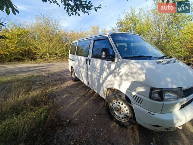 Белый Фольксваген Transporter, объемом двигателя 2.46 л и пробегом 490 тыс. км за 3900 $, фото 2 на Automoto.ua