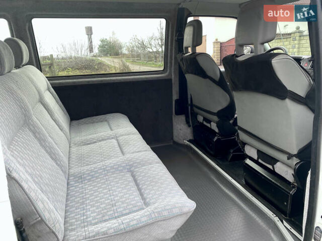 Білий Фольксваген Transporter, об'ємом двигуна 2.5 л та пробігом 278 тис. км за 5999 $, фото 65 на Automoto.ua