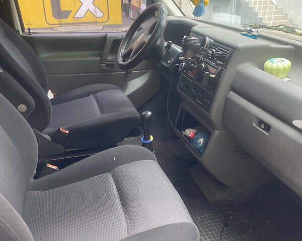 Белый Фольксваген Transporter, объемом двигателя 2.46 л и пробегом 320 тыс. км за 6500 $, фото 1 на Automoto.ua