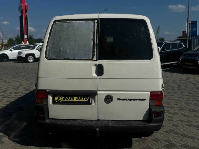Білий Фольксваген Transporter, об'ємом двигуна 2.4 л та пробігом 300 тис. км за 4300 $, фото 5 на Automoto.ua