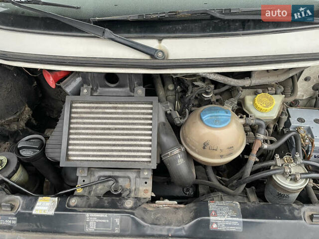 Білий Фольксваген Transporter, об'ємом двигуна 2.5 л та пробігом 287 тис. км за 5700 $, фото 11 на Automoto.ua