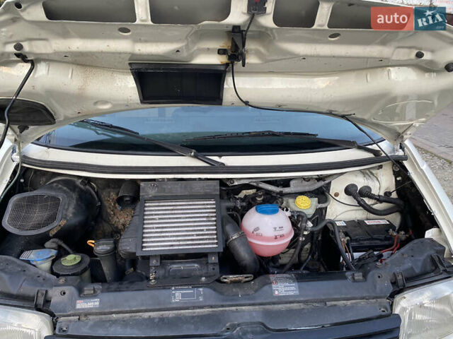 Белый Фольксваген Transporter, объемом двигателя 2.5 л и пробегом 400 тыс. км за 4950 $, фото 15 на Automoto.ua