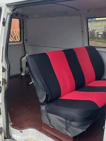 Білий Фольксваген Transporter, об'ємом двигуна 2.5 л та пробігом 315 тис. км за 6800 $, фото 10 на Automoto.ua