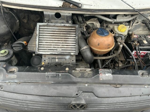 Білий Фольксваген Transporter, об'ємом двигуна 2.5 л та пробігом 300 тис. км за 4100 $, фото 5 на Automoto.ua