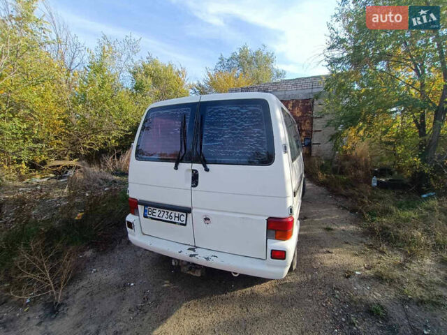 Белый Фольксваген Transporter, объемом двигателя 2.46 л и пробегом 490 тыс. км за 3900 $, фото 4 на Automoto.ua