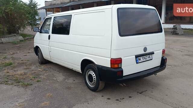 Білий Фольксваген Transporter, об'ємом двигуна 2.5 л та пробігом 315 тис. км за 6800 $, фото 1 на Automoto.ua