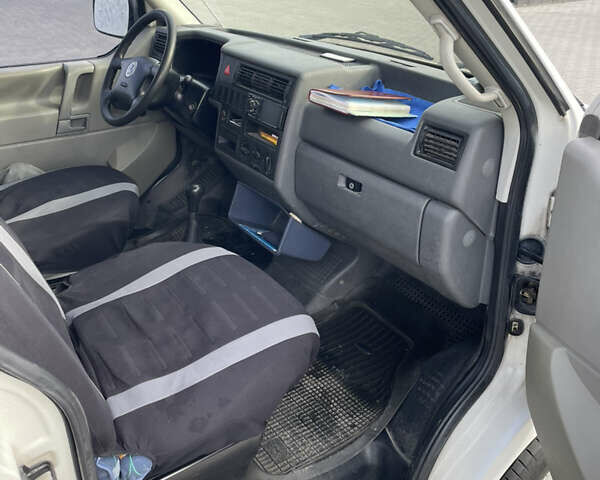 Белый Фольксваген Transporter, объемом двигателя 2.46 л и пробегом 391 тыс. км за 5499 $, фото 9 на Automoto.ua