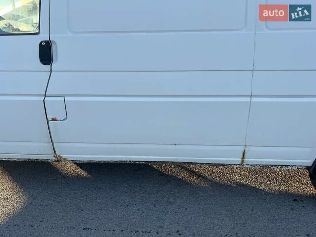 Білий Фольксваген Transporter, об'ємом двигуна 2.5 л та пробігом 428 тис. км за 5200 $, фото 4 на Automoto.ua