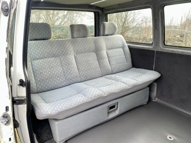 Білий Фольксваген Transporter, об'ємом двигуна 2.5 л та пробігом 278 тис. км за 5999 $, фото 18 на Automoto.ua