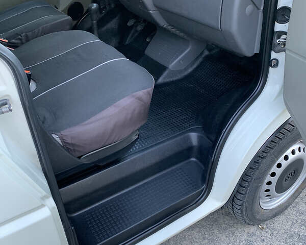 Белый Фольксваген Transporter, объемом двигателя 2.5 л и пробегом 400 тыс. км за 6700 $, фото 8 на Automoto.ua