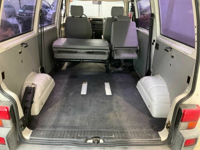 Белый Фольксваген Transporter, объемом двигателя 2.5 л и пробегом 183 тыс. км за 5219 $, фото 4 на Automoto.ua