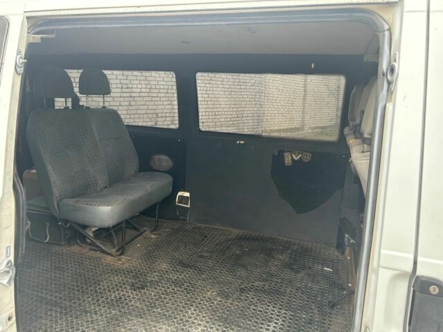 Білий Фольксваген Transporter, об'ємом двигуна 2.5 л та пробігом 300 тис. км за 4100 $, фото 4 на Automoto.ua